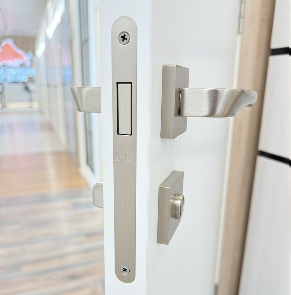 ÎNCHUIETOARE magnetică  SKT- M90*50  AB (bronz)