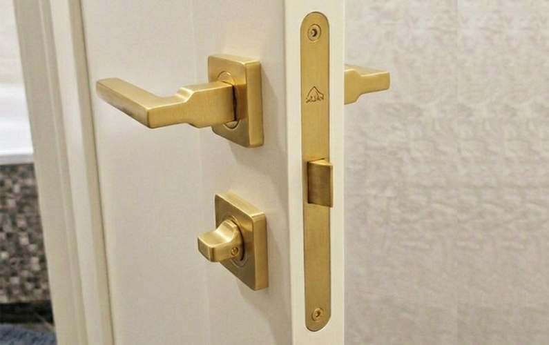 ÎNCHUIETOARE pentru WC SKT- M96*50  PL  AB (bronze)