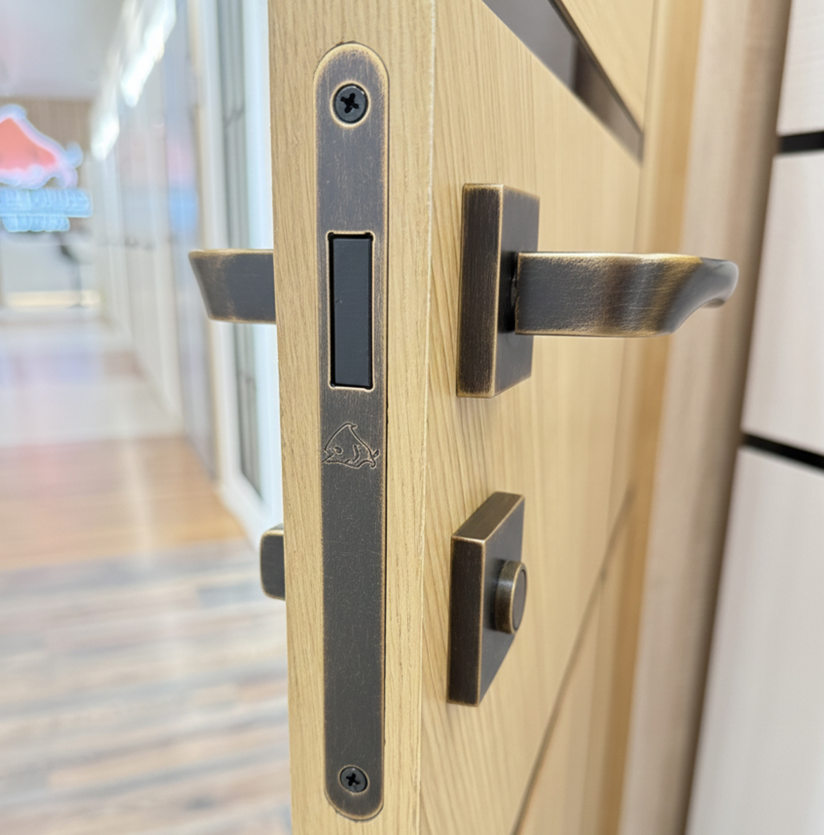 ÎNCUIETOARE magnetică îngropată  SKT- M85*50 SN (сатин)