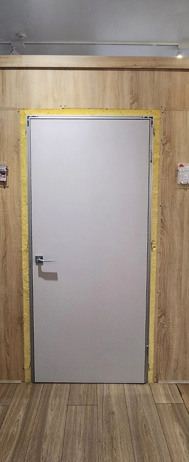 РАСПРОДАЖА ВИТРИНЫ!  Скрытая под покраску  (дверь в сборе: скрытые петли OUTLAV, магнитная защёлка AGB, ручка) открывание - правое. Подробности у менеджеров!