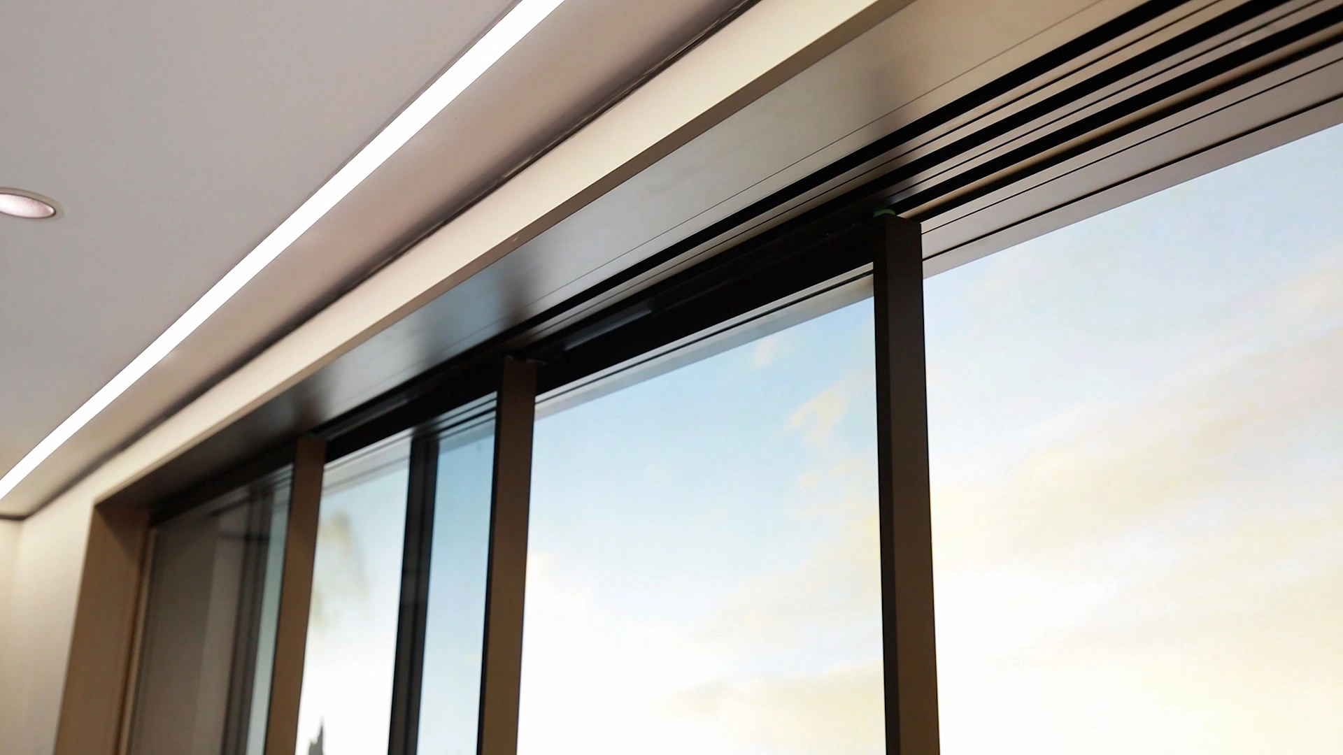 Perete cu 5 desparțituri glisante