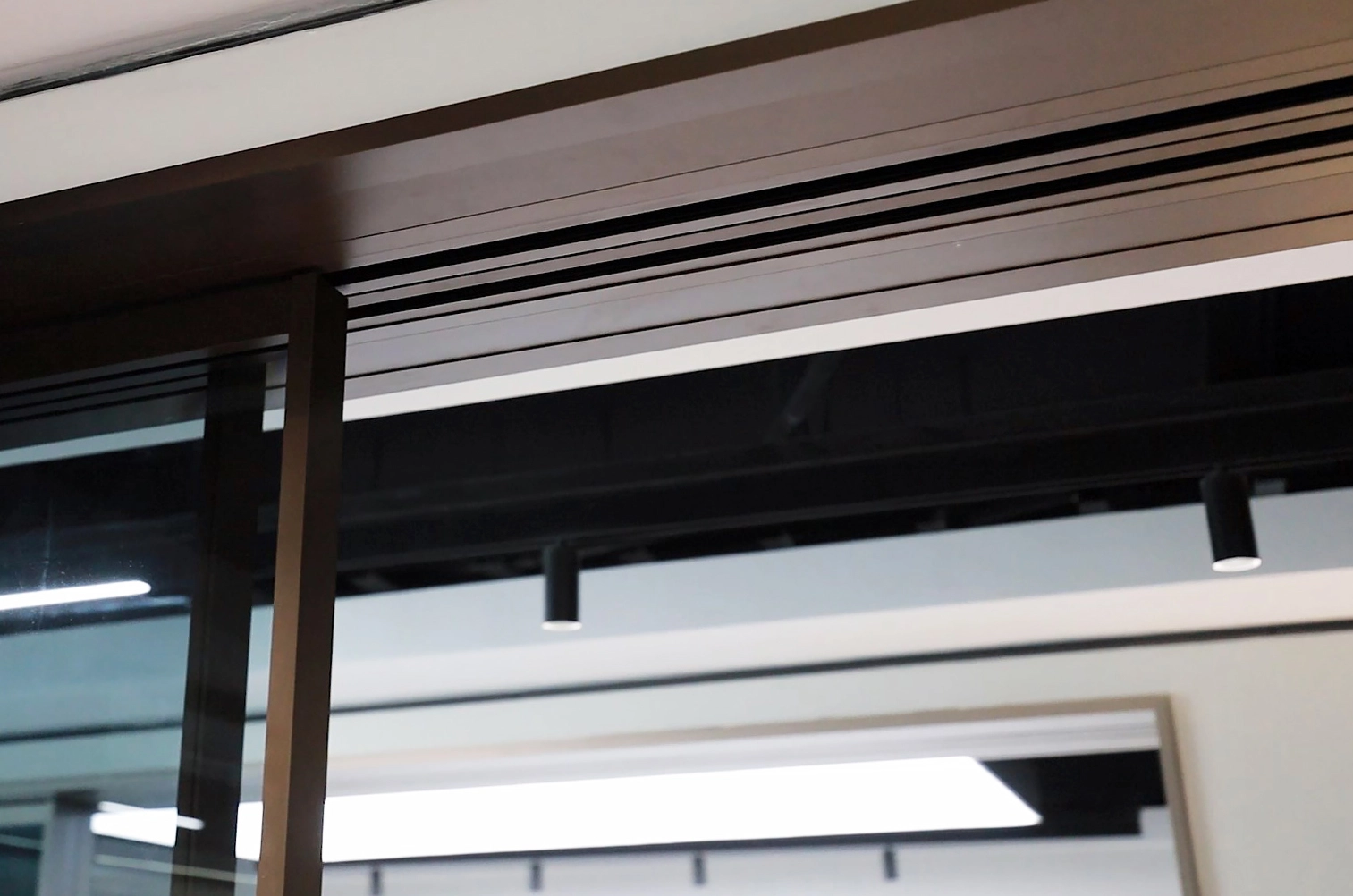 Раздвижная перегородка из 2 створок