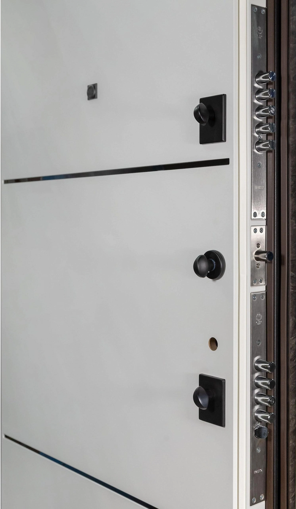 Входная дверь Термо FORTEZZA (Квадро) 536 Mamba morion/Белый Супермат